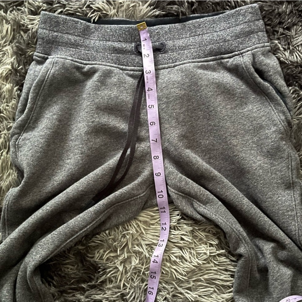 NWOT WOMENS LULULEMON WARM DOWN JOGGER IN HEATHERED CORE
GRAY SIZE 4 - Picture 8 of 10
